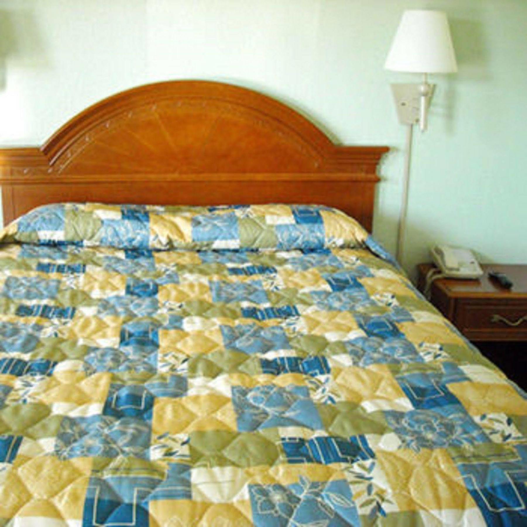 Whispering Pines Motel - Asheville Ruang foto