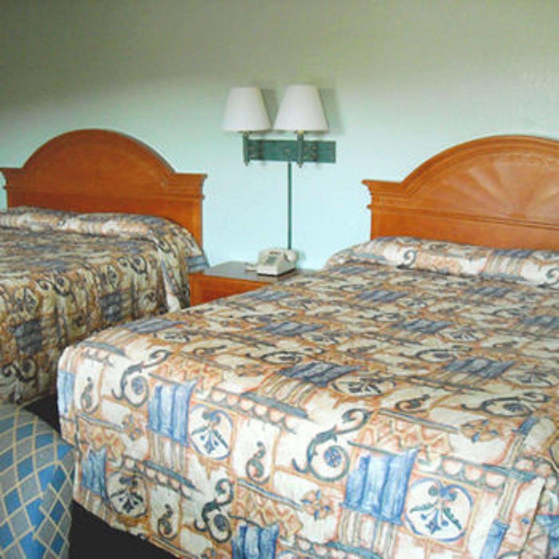 Whispering Pines Motel - Asheville Ruang foto