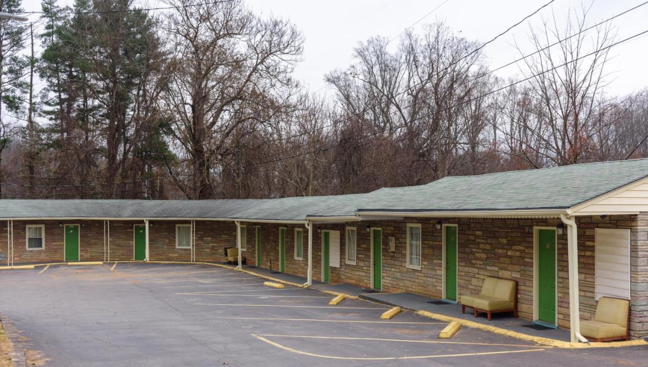 Whispering Pines Motel - Asheville Bagian luar foto