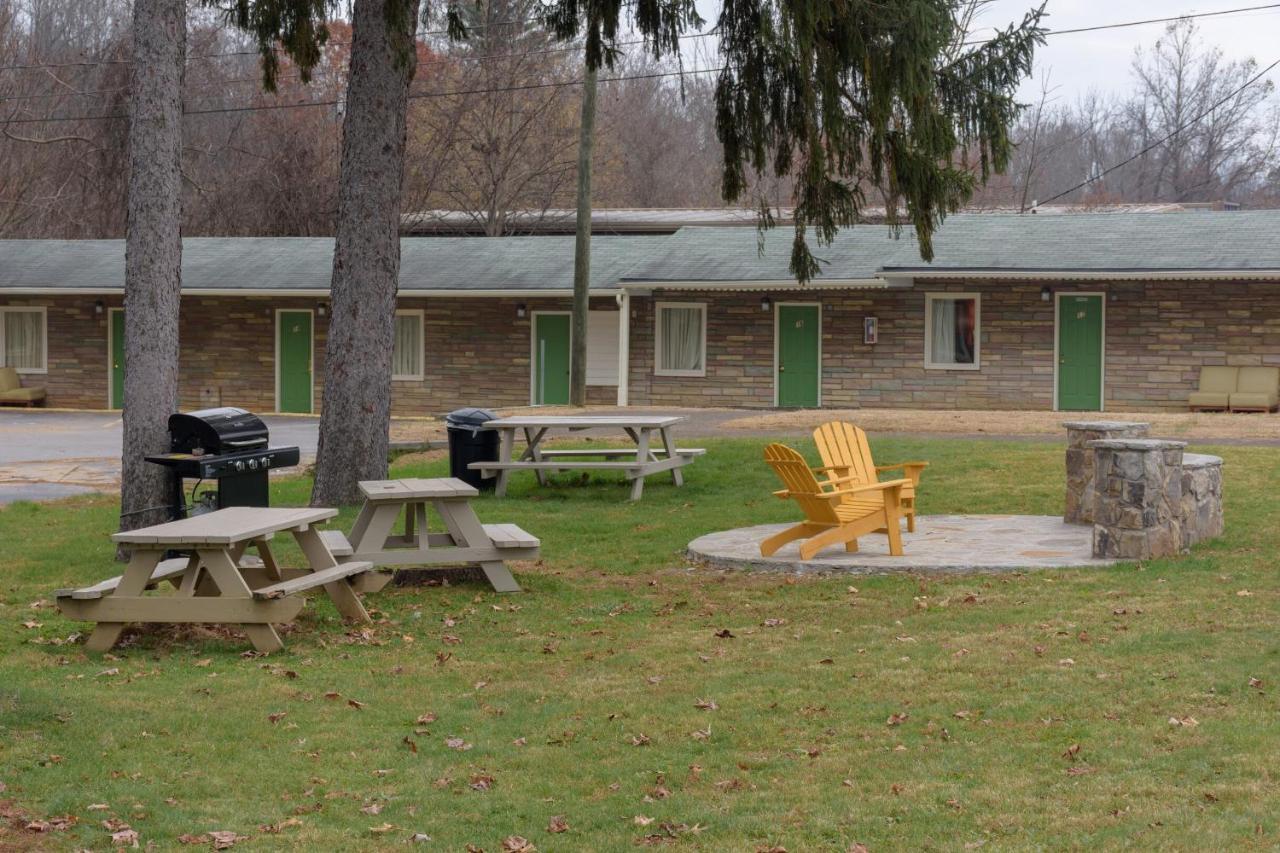 Whispering Pines Motel - Asheville Bagian luar foto