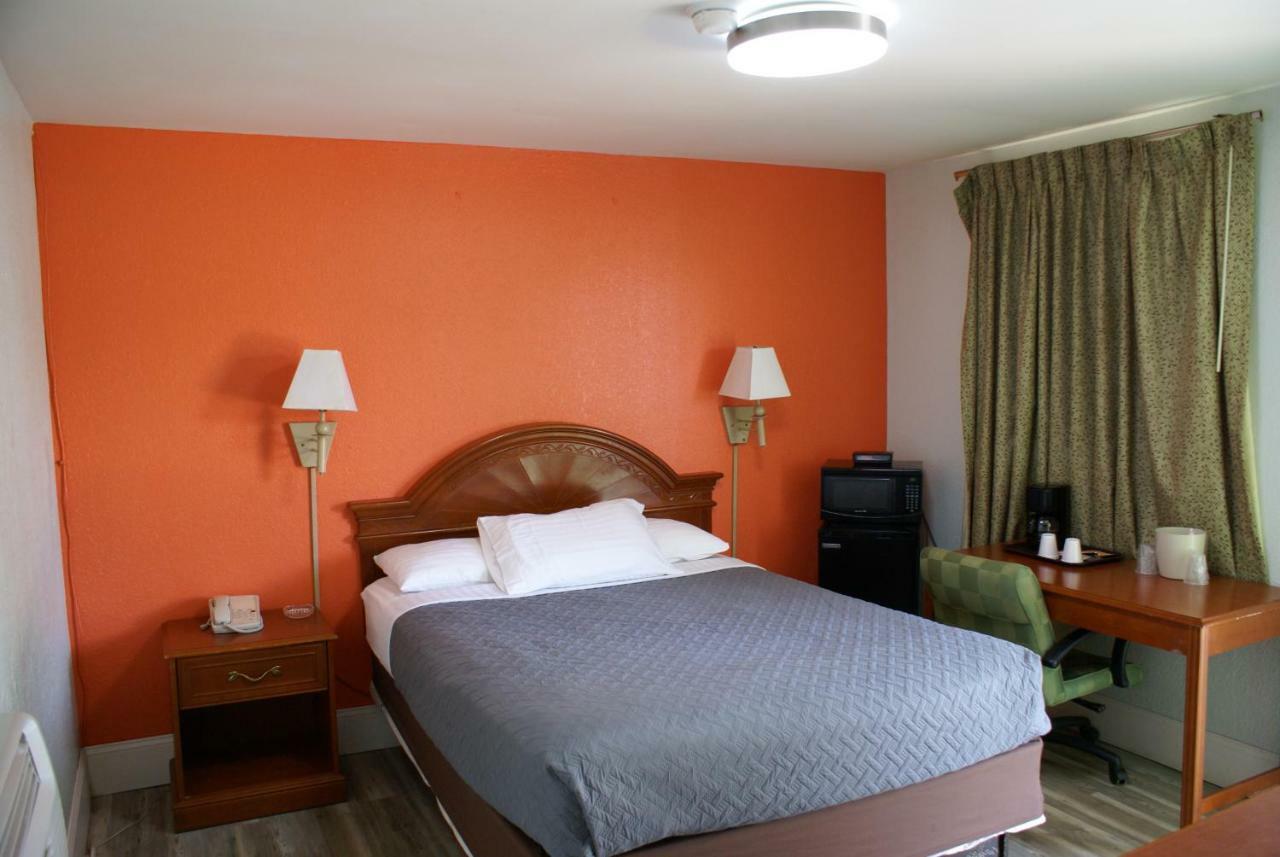 Whispering Pines Motel - Asheville Bagian luar foto