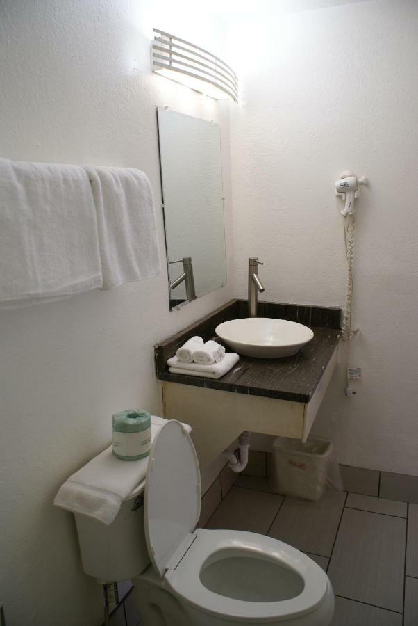Whispering Pines Motel - Asheville Bagian luar foto